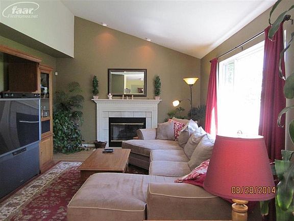 3rd image of 4435 Palmetto Ct