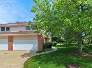 1054 Pine Tree Cir N, Buffalo Grove, IL 60089