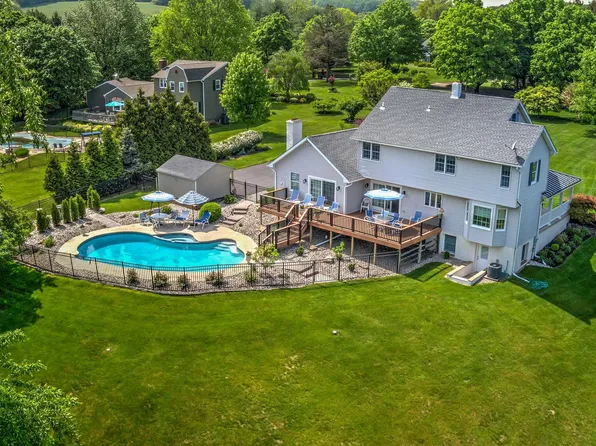 2245 Rowland Rd, Coopersburg, PA 18036