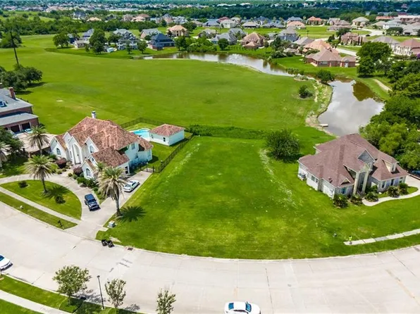 6021 Eastover Dr, New Orleans, LA 70128