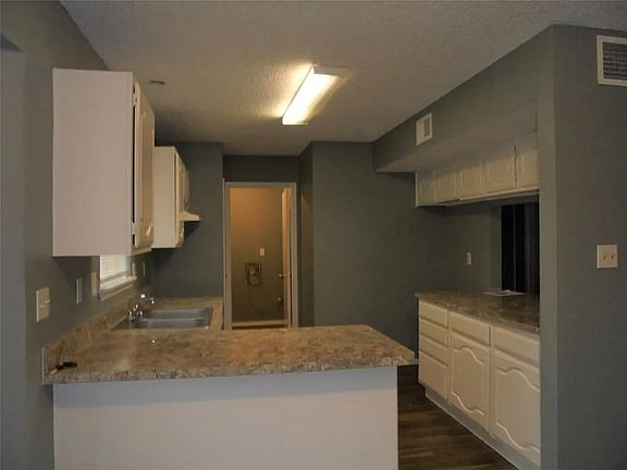 4th image of 825 Plummer Dr