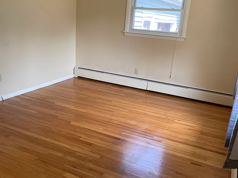 105 Hanover St — Photo 11