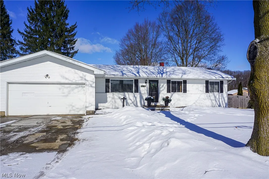 2887 Greenridge Rd photo 1