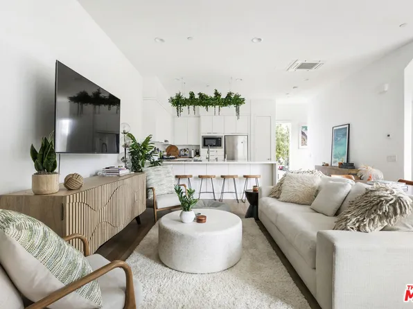 10907 Otsego St, North Hollywood, CA 91601