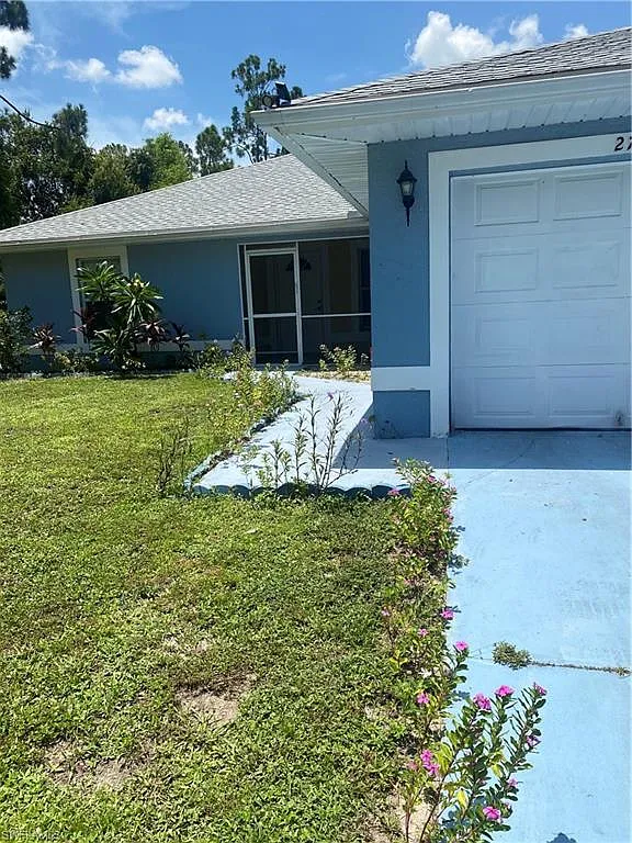 3 bed, 2.0 bath, 2442 sqft, $1,650 — Photo 1