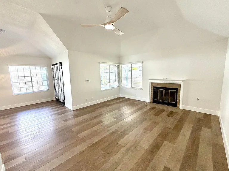 1345 Sunrise Cir N — Photo 8