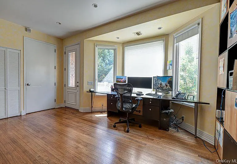 37 Crescent Cove Cir — Photo 16