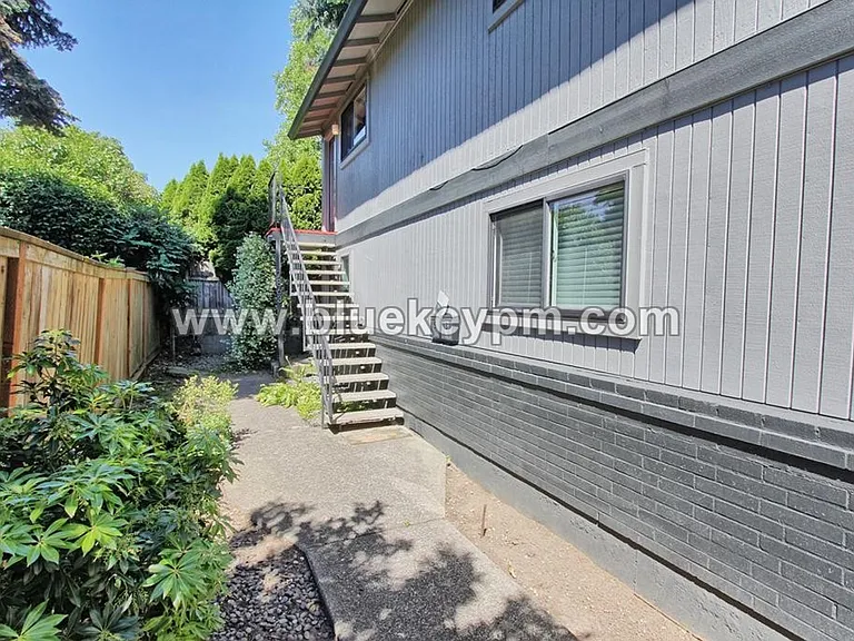 7865 SE Milwaukie Ave — Photo 2