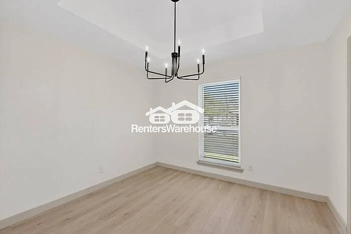 710 Worcester Ln — Photo 21