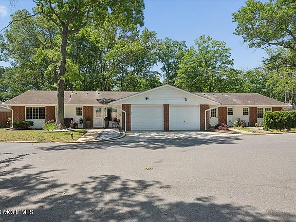 3rd image of 584B Lake Point Drive