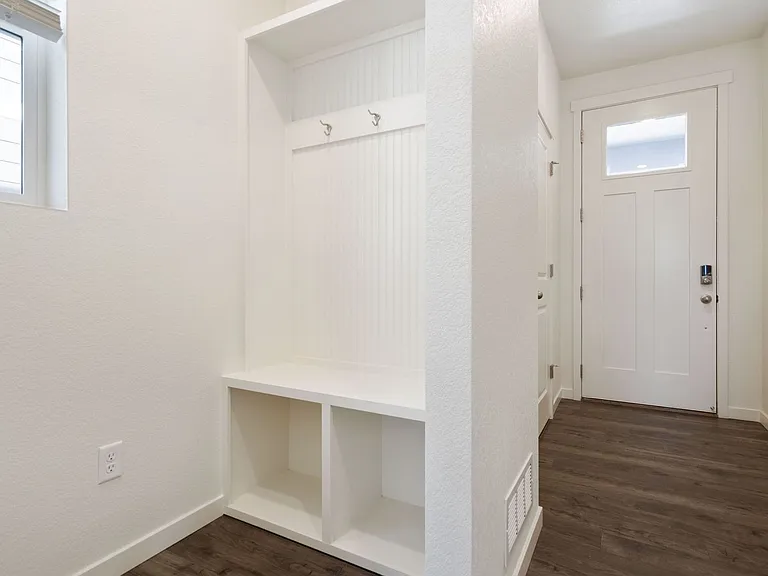 815 Elias Tarn Dr — Photo 3
