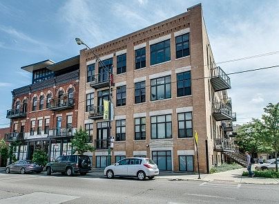 1st image of 3133 N Lakewood Ave APT 3A
