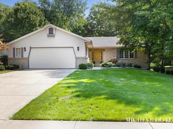 894 Kings Row Dr NW, Grand Rapids, MI 49534