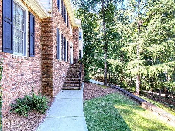 4th image of 13 Geraldine Dr SE