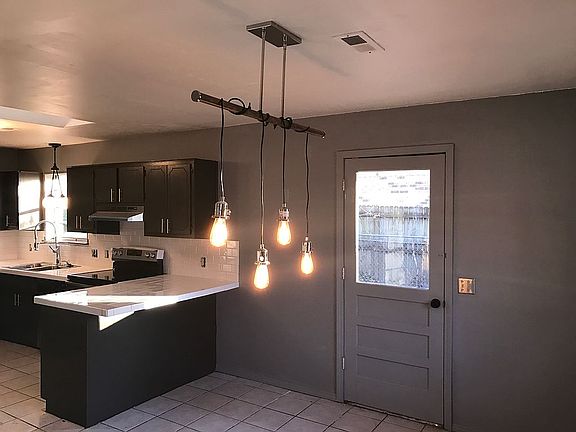 Dining/kitchen