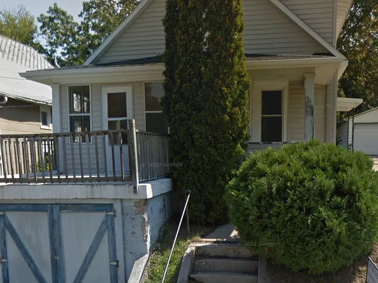 1021 S Columbia Ave — Photo 1
