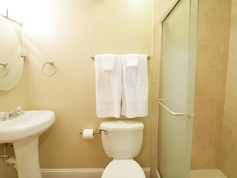 Bathroom 3.