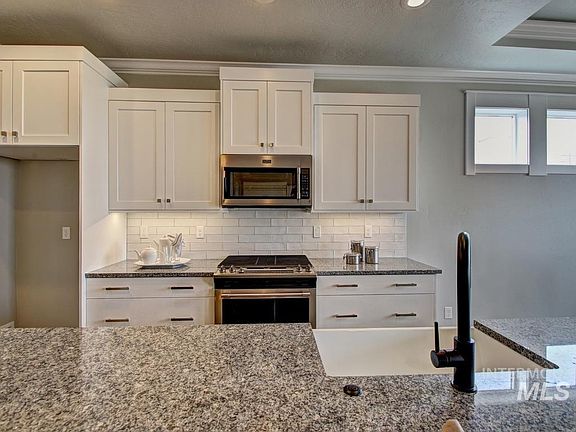 3rd image of 5923 Palatino Way