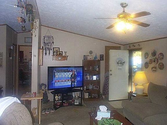 3rd image of 38 Farmingdale Dr