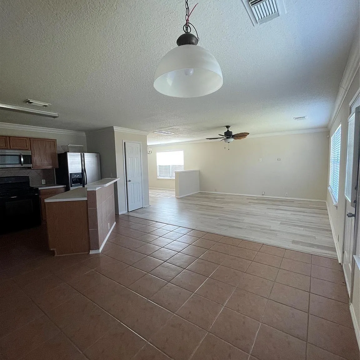 4 bed, 2.5 bath, 2562 sqft, $2,240 — Photo 3