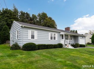 9 Victoria Dr, Branford, CT 06405
