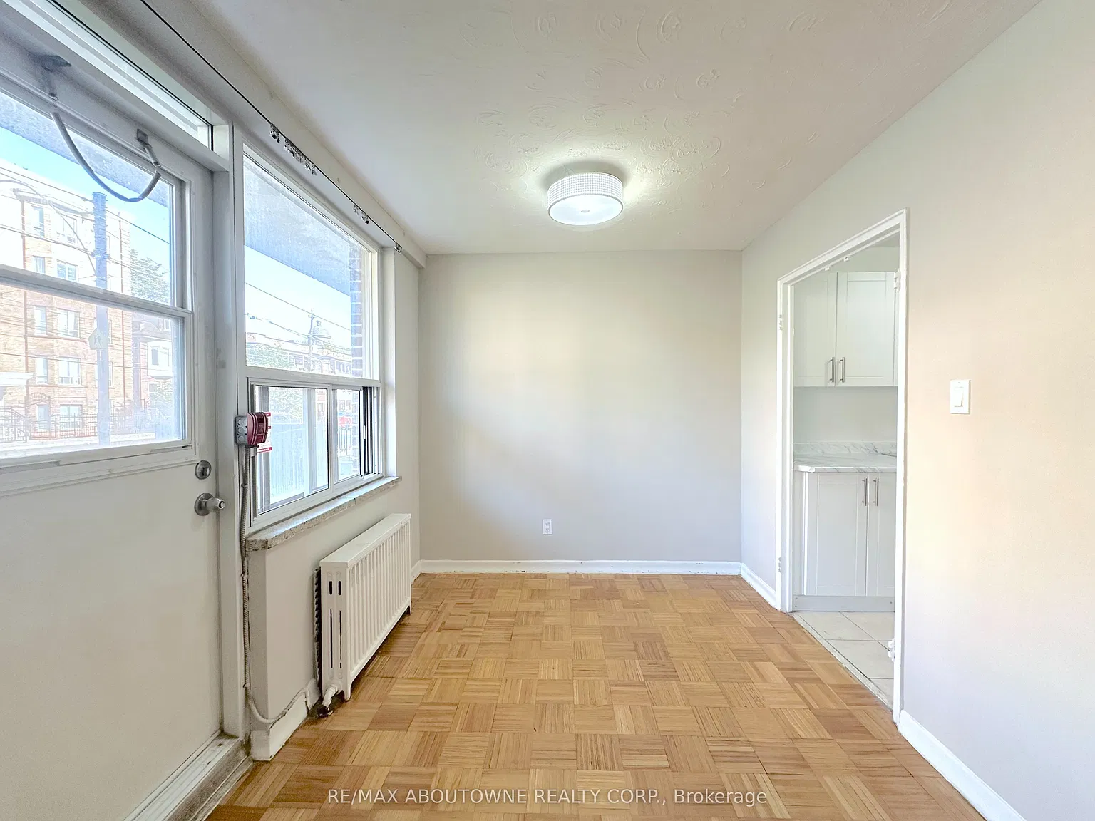 Bel Manor Apartments — Photo 4
