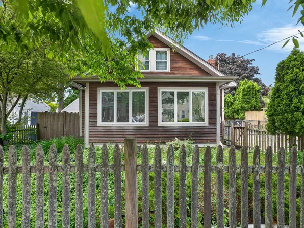 34 Bridge St, Fairhaven, MA 02719