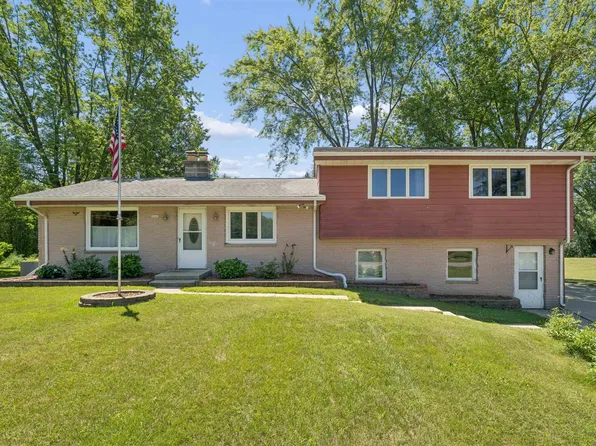 2241 Wallace Lake Rd, West Bend, WI 53090