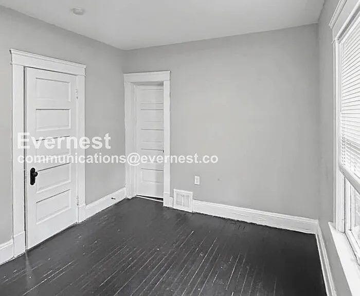 2932 E 118th St #1 — Photo 16