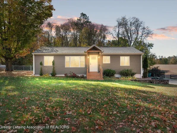 560 E Dexter Trl, Dansville, MI 48819