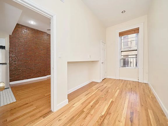 5th image of 222 E 18th St APT 2B