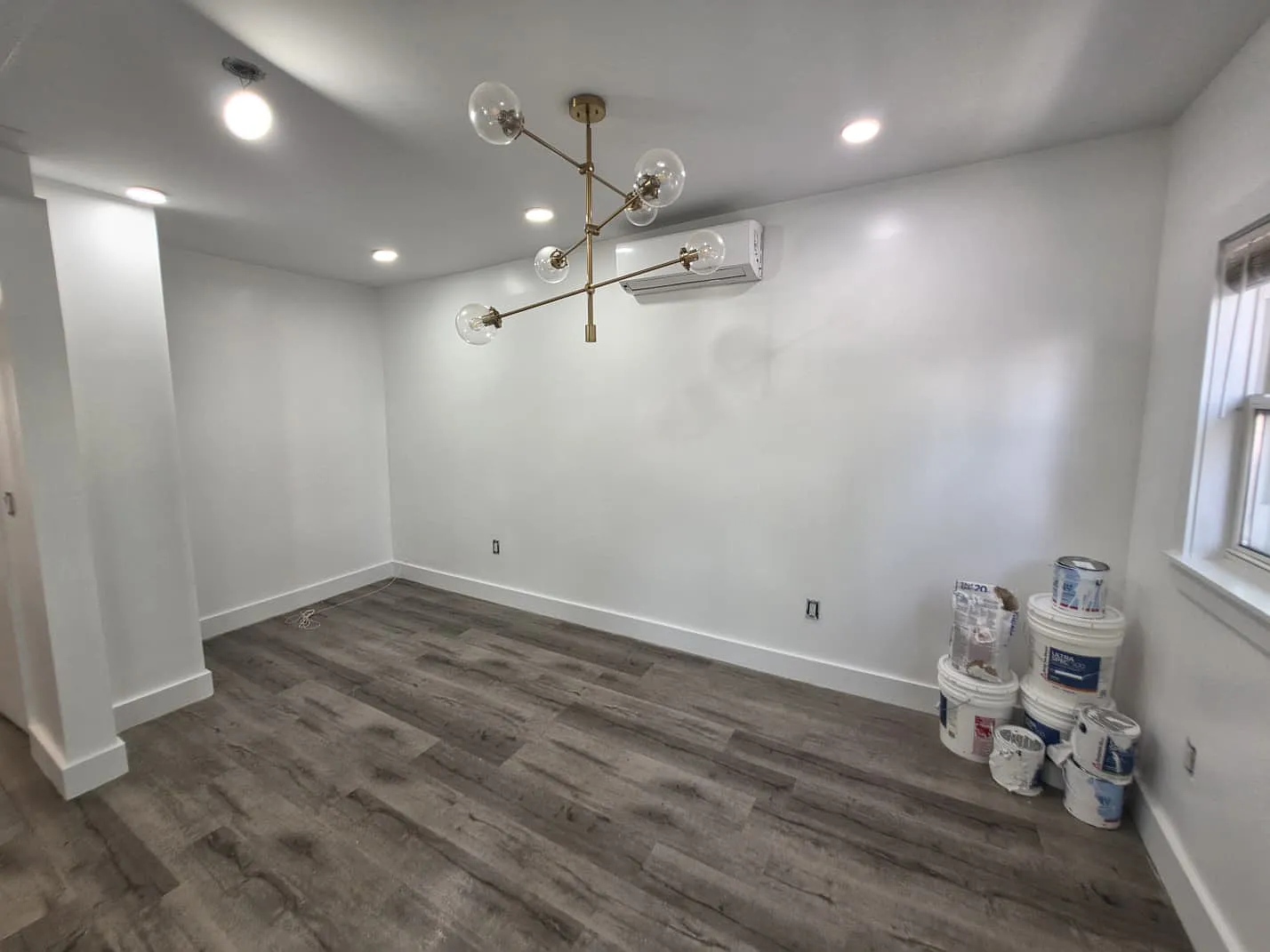 28 E 47th St — Photo 3