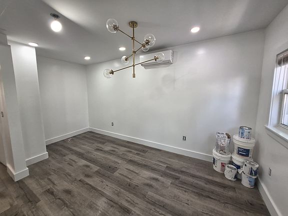 3rd image of 28 E 47th St #3E