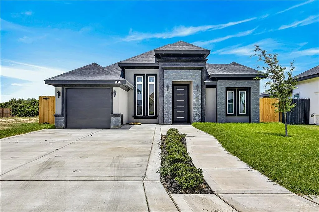 3 bed, 2.0 bath, 1520 sqft, $2,200 — Photo 1