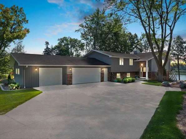 2085 Lost Dauphin Rd, De Pere, WI 54115