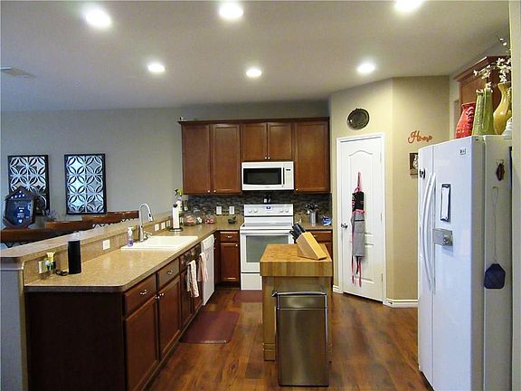 5th image of 8700 Stone Valley Dr