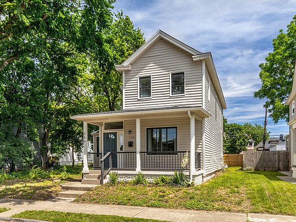 3rd image of 550 Stewart Ave