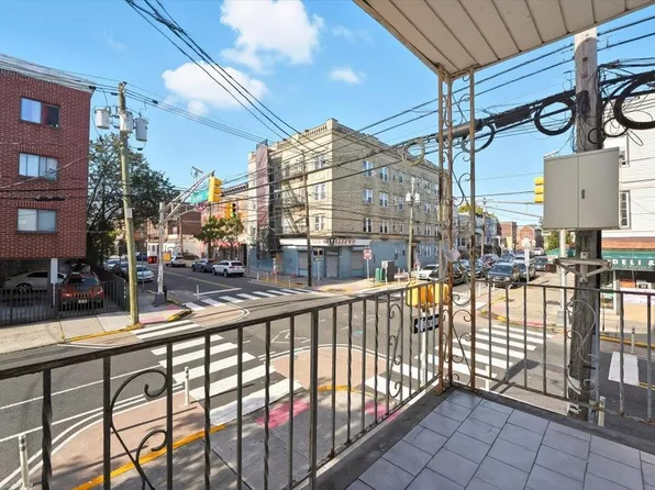 56 Poplar Street image 13 of 24