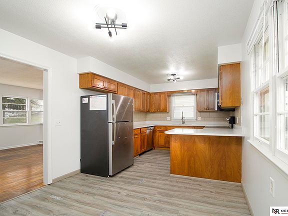 4th image of 6634 Curtis Ave
