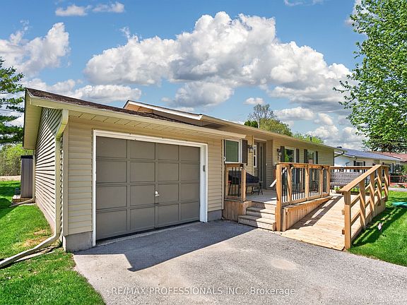 3rd image of 7 Tamarack Ct