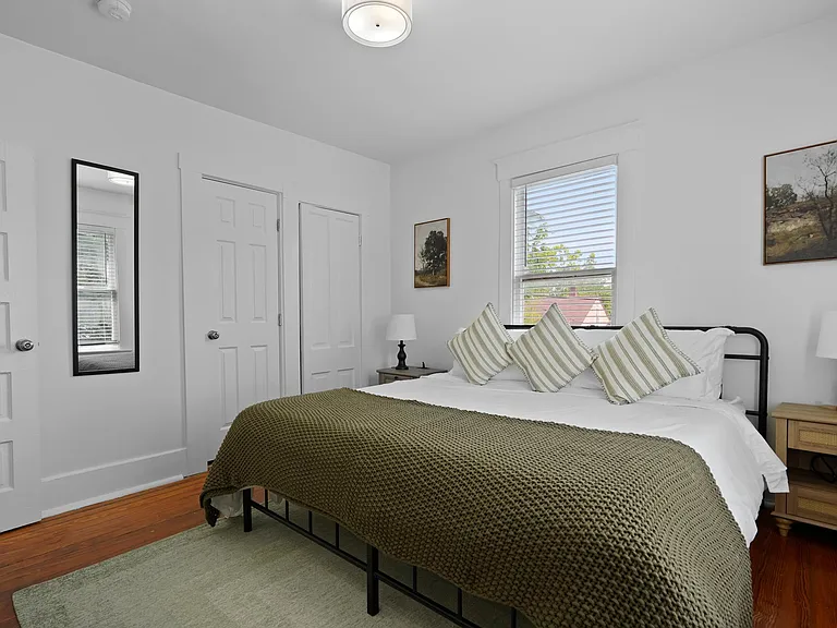1004 E 33rd St #1/2 — Photo 23