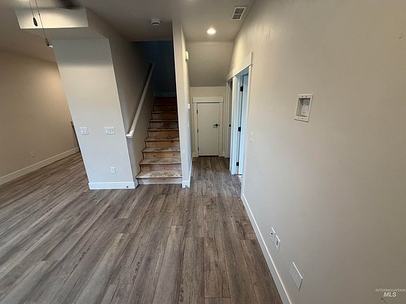 3rd image of 1475 N Bluffs Ridge Ln