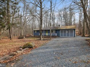 104 White Pine Dr, Pocono Lake, PA 18347