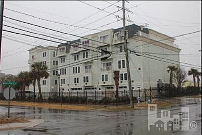 2nd image of 305 S Lake Park Boulevard