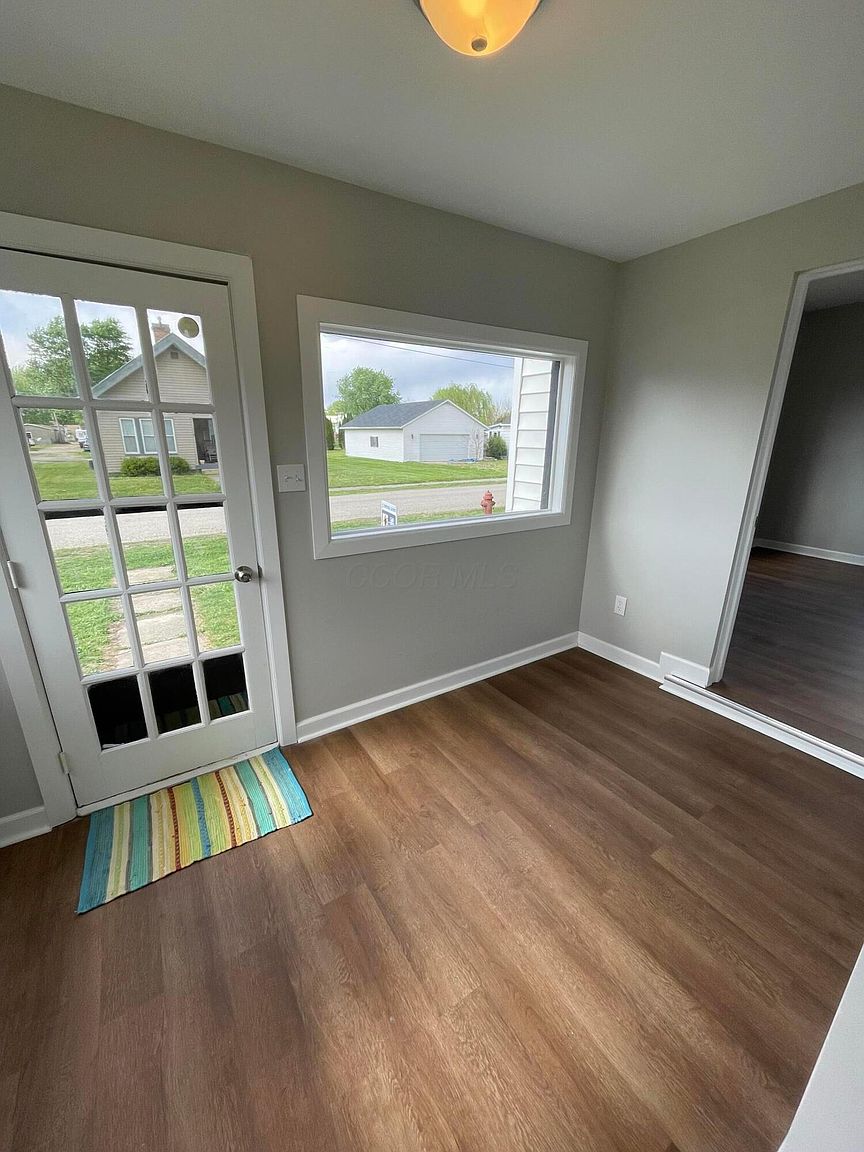 Listing photo 3 for 111 Hamilton St
