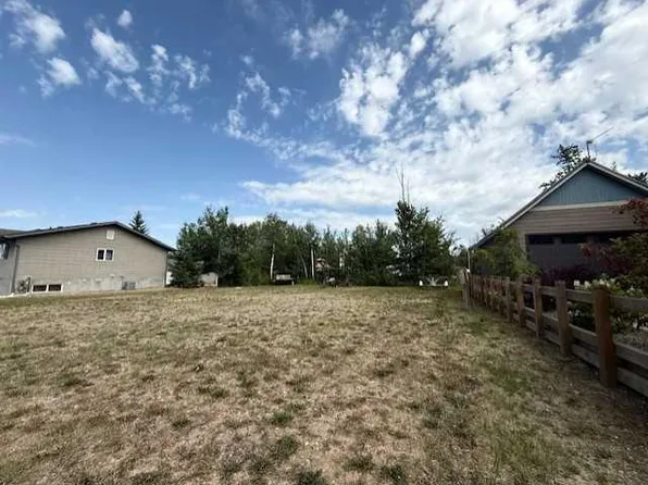 202 Lake View Dr, Lac Des Iles, SK S0M 1A0