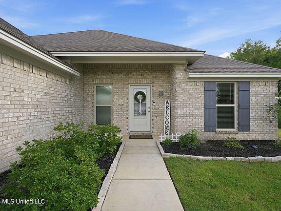 3rd image of 643 Westfield Dr