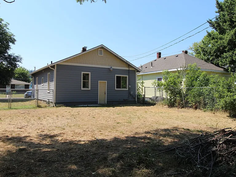2311 E 4th Ave — Photo 3