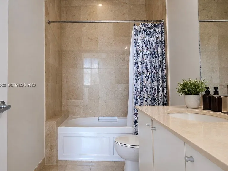 2100 Van Buren St #421 — Photo 15