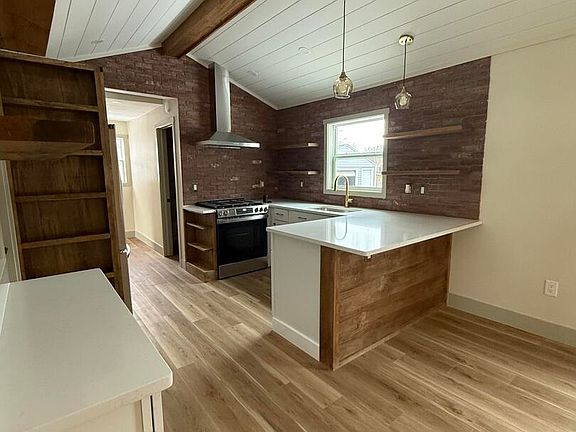3rd image of 929 Kingsley Dr